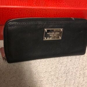 Michael Kors‎ black zippered wallet